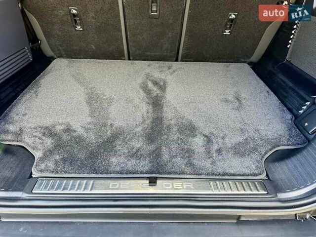 Серый Ленд Ровер Дефендер, объемом двигателя 5 л и пробегом 5 тыс. км за 265000 $, фото 31 на Automoto.ua