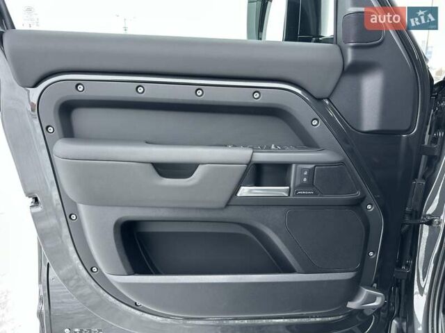 Серый Ленд Ровер Дефендер, объемом двигателя 3 л и пробегом 10 тыс. км за 115000 $, фото 11 на Automoto.ua