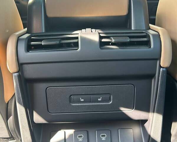 Сірий Ленд Ровер Дефендер, об'ємом двигуна 3 л та пробігом 4 тис. км за 120542 $, фото 28 на Automoto.ua