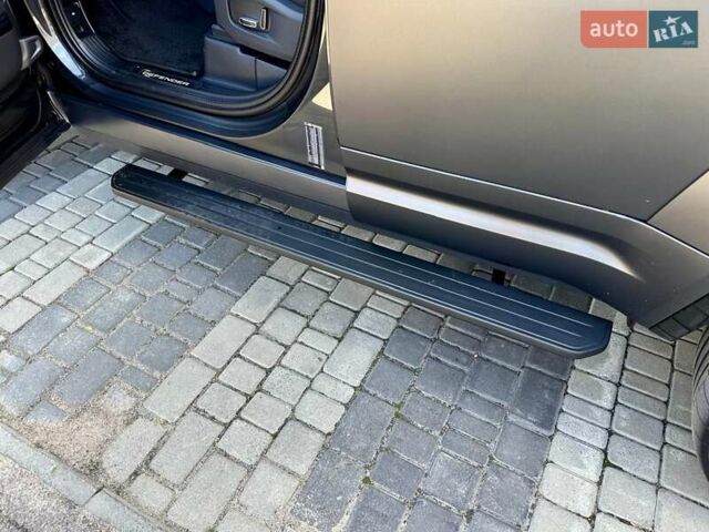 Серый Ленд Ровер Дефендер, объемом двигателя 5 л и пробегом 5 тыс. км за 265000 $, фото 25 на Automoto.ua