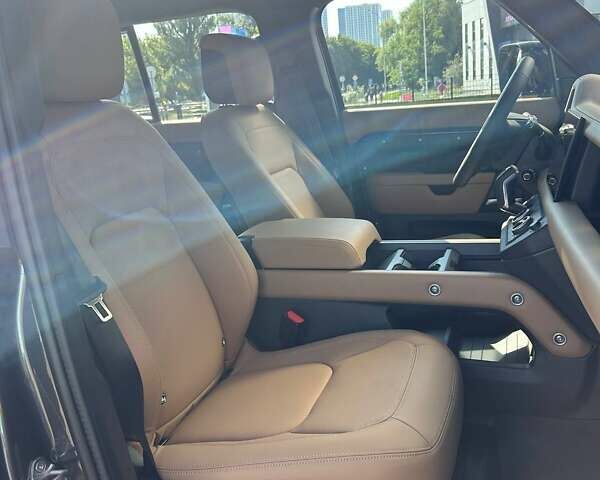 Ленд Ровер Дефендер 2025 у Києві на Automoto.ua Сірий Ленд Ровер Дефендер, об'ємом двигуна 3 л та пробігом 2 тис. км за 121594 $, фото 36 на Automoto.ua