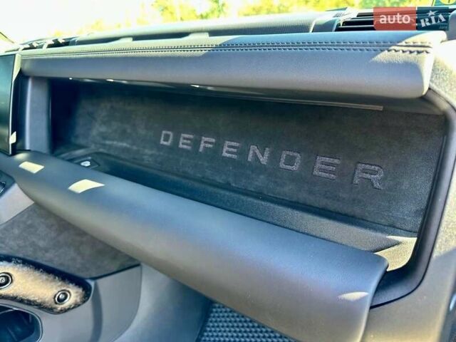 Серый Ленд Ровер Дефендер, объемом двигателя 5 л и пробегом 5 тыс. км за 265000 $, фото 10 на Automoto.ua