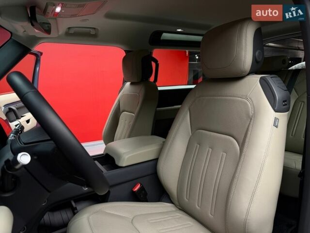 Синий Ленд Ровер Дефендер, объемом двигателя 3 л и пробегом 28 тыс. км за 68500 $, фото 26 на Automoto.ua