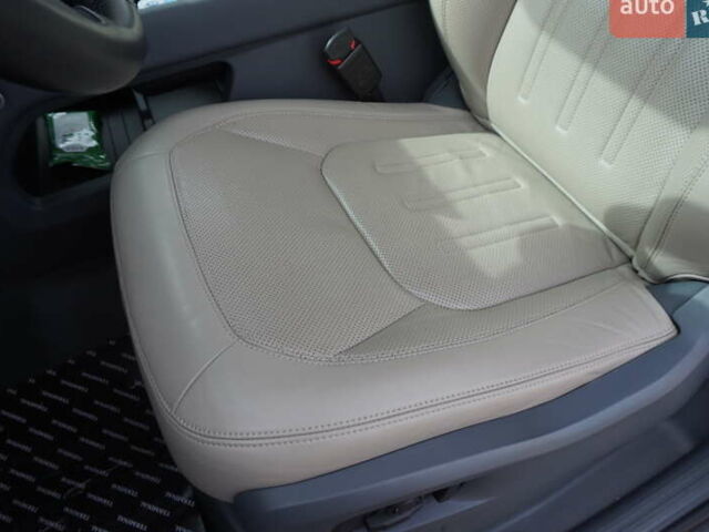 Синий Ленд Ровер Дефендер, объемом двигателя 3 л и пробегом 27 тыс. км за 74900 $, фото 21 на Automoto.ua