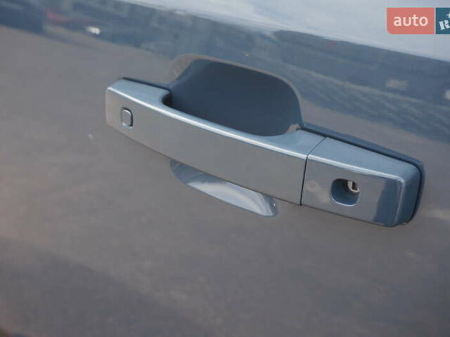 Синий Ленд Ровер Дефендер, объемом двигателя 3 л и пробегом 27 тыс. км за 74900 $, фото 14 на Automoto.ua