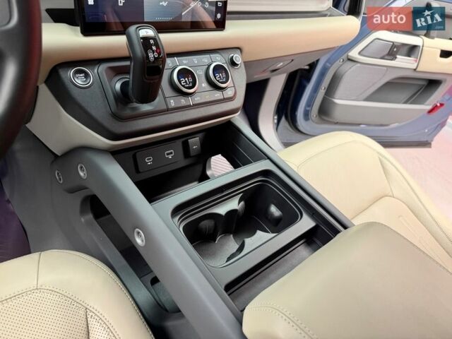 Синий Ленд Ровер Дефендер, объемом двигателя 3 л и пробегом 28 тыс. км за 68500 $, фото 34 на Automoto.ua