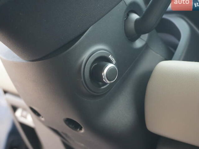 Синий Ленд Ровер Дефендер, объемом двигателя 3 л и пробегом 27 тыс. км за 74900 $, фото 44 на Automoto.ua