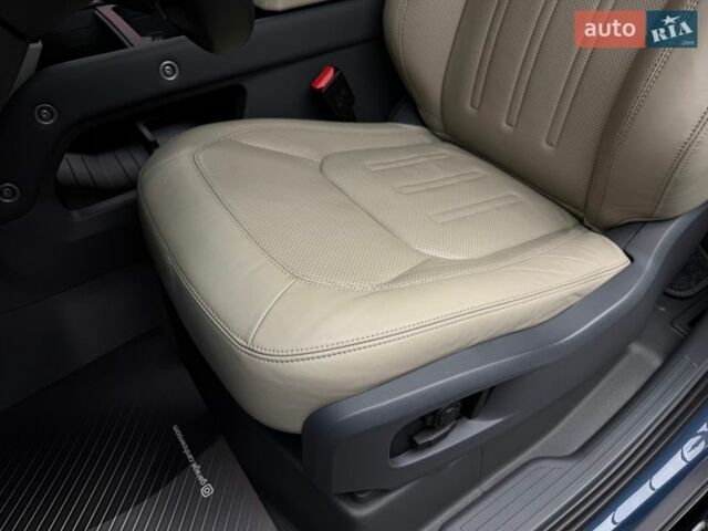 Синий Ленд Ровер Дефендер, объемом двигателя 3 л и пробегом 28 тыс. км за 68500 $, фото 27 на Automoto.ua