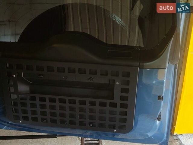 Синій Ленд Ровер Дефендер, об'ємом двигуна 3 л та пробігом 32 тис. км за 79000 $, фото 5 на Automoto.ua