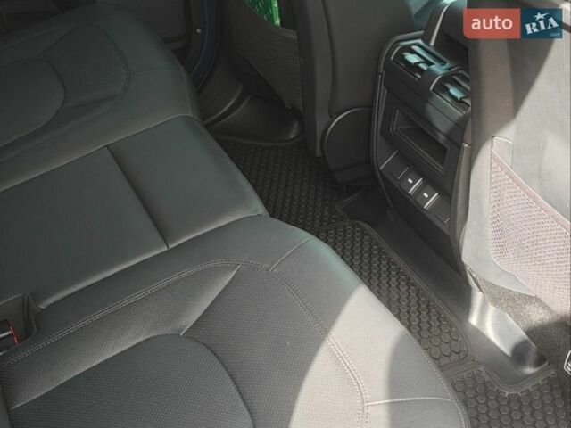 Синій Ленд Ровер Дефендер, об'ємом двигуна 3 л та пробігом 32 тис. км за 79000 $, фото 8 на Automoto.ua