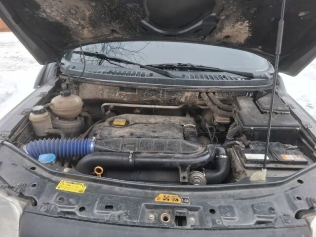 Зелений Ленд Ровер Дефендер, об'ємом двигуна 2 л та пробігом 260 тис. км за 2800 $, фото 6 на Automoto.ua