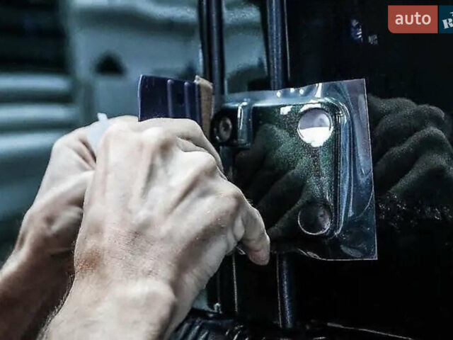 Зеленый Ленд Ровер Дефендер, объемом двигателя 2.5 л и пробегом 201 тыс. км за 52500 $, фото 35 на Automoto.ua