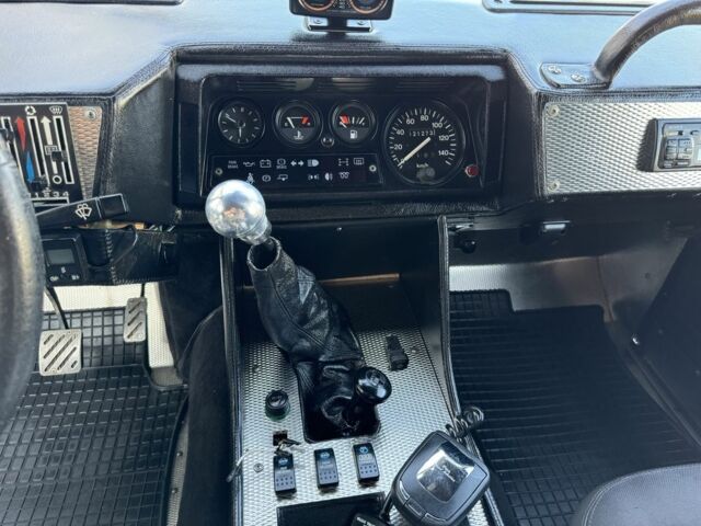 Зеленый Ленд Ровер Дефендер, объемом двигателя 2.5 л и пробегом 121 тыс. км за 18950 $, фото 8 на Automoto.ua