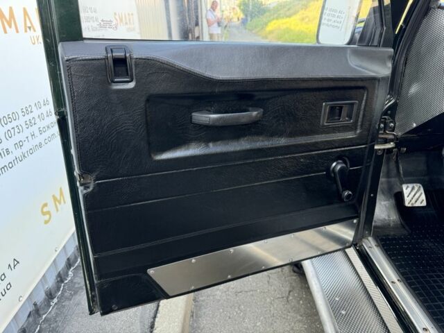 Зеленый Ленд Ровер Дефендер, объемом двигателя 2.5 л и пробегом 121 тыс. км за 18950 $, фото 10 на Automoto.ua