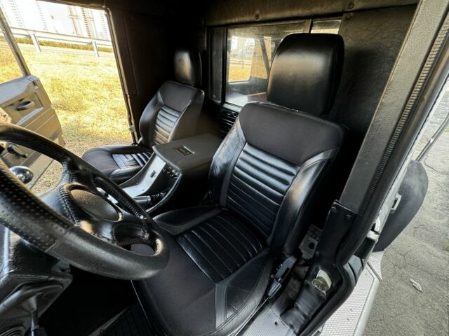 Зеленый Ленд Ровер Дефендер, объемом двигателя 2.5 л и пробегом 121 тыс. км за 18950 $, фото 9 на Automoto.ua