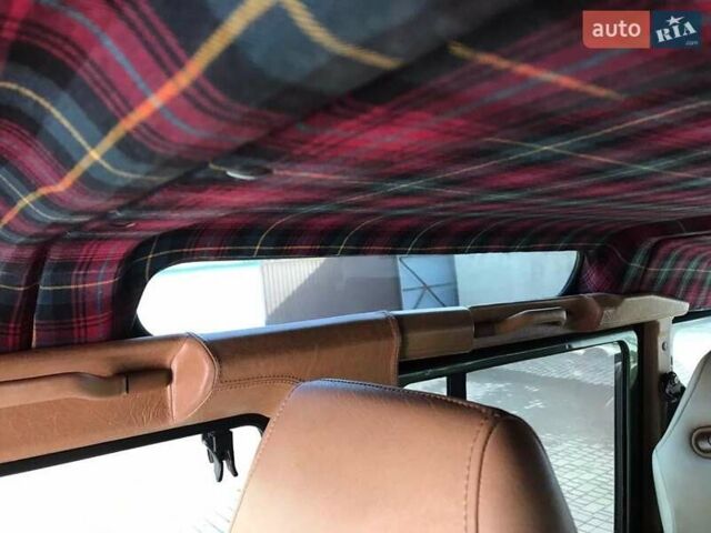 Зелений Ленд Ровер Дефендер, об'ємом двигуна 2.4 л та пробігом 295 тис. км за 33200 $, фото 6 на Automoto.ua