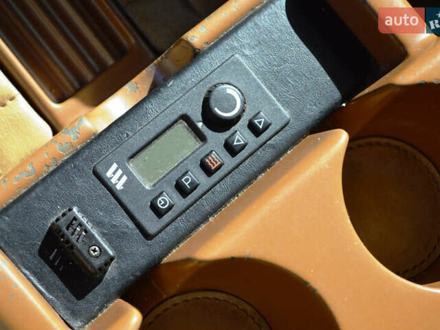 Зелений Ленд Ровер Дефендер, об'ємом двигуна 2.4 л та пробігом 295 тис. км за 33200 $, фото 13 на Automoto.ua