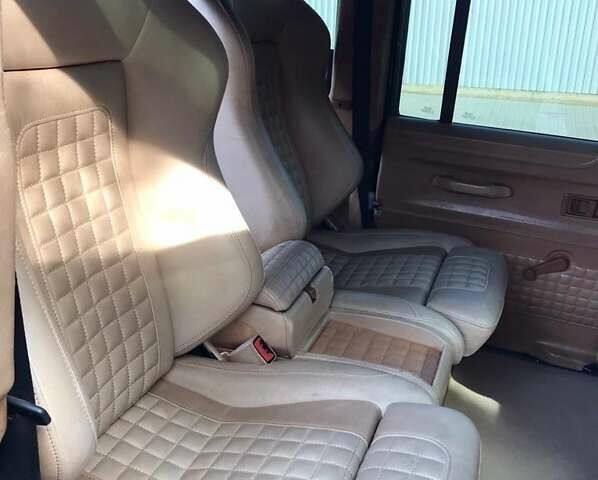 Зелений Ленд Ровер Дефендер, об'ємом двигуна 2.4 л та пробігом 295 тис. км за 33200 $, фото 10 на Automoto.ua