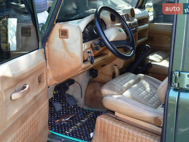 Зелений Ленд Ровер Дефендер, об'ємом двигуна 2.4 л та пробігом 295 тис. км за 33200 $, фото 17 на Automoto.ua