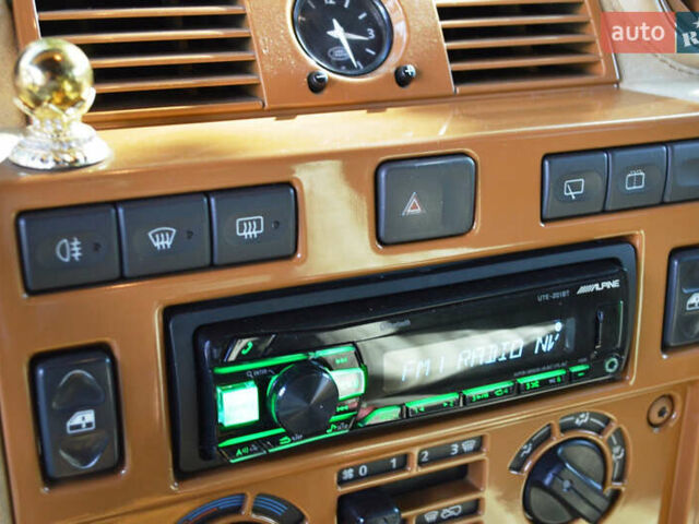 Зелений Ленд Ровер Дефендер, об'ємом двигуна 2.4 л та пробігом 295 тис. км за 33200 $, фото 15 на Automoto.ua