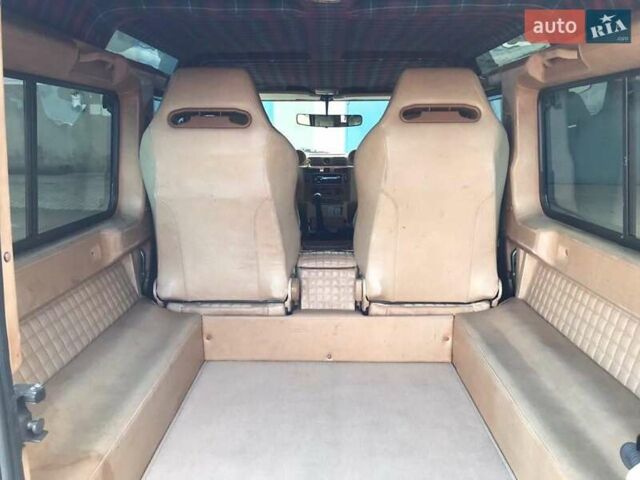 Зелений Ленд Ровер Дефендер, об'ємом двигуна 2.4 л та пробігом 295 тис. км за 33200 $, фото 9 на Automoto.ua