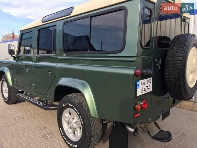 Зелений Ленд Ровер Дефендер, об'ємом двигуна 2.4 л та пробігом 295 тис. км за 33200 $, фото 5 на Automoto.ua