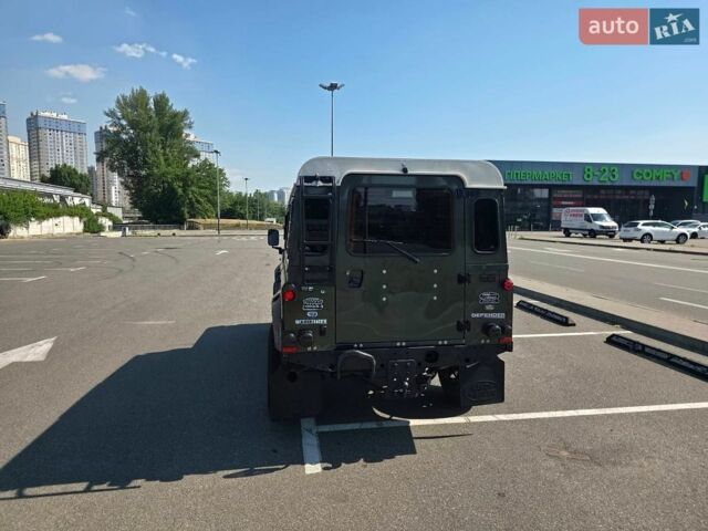 Зелений Ленд Ровер Дефендер, об'ємом двигуна 2.4 л та пробігом 198 тис. км за 24800 $, фото 2 на Automoto.ua