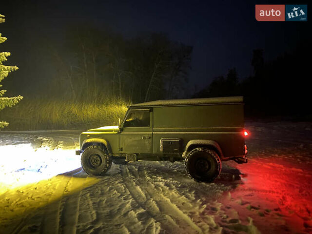 Зелений Ленд Ровер Дефендер, об'ємом двигуна 2.4 л та пробігом 150 тис. км за 25000 $, фото 6 на Automoto.ua