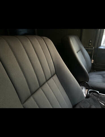 Зелений Ленд Ровер Дефендер, об'ємом двигуна 2.4 л та пробігом 150 тис. км за 25000 $, фото 1 на Automoto.ua