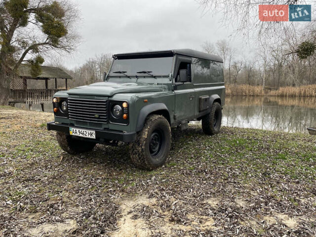 Зелений Ленд Ровер Дефендер, об'ємом двигуна 2.4 л та пробігом 150 тис. км за 25000 $, фото 5 на Automoto.ua