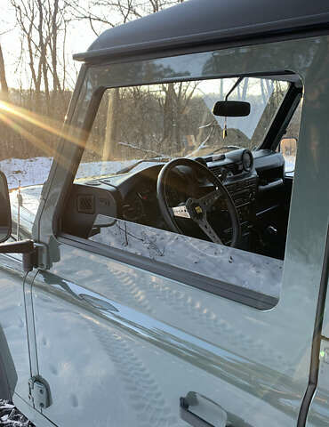 Зелений Ленд Ровер Дефендер, об'ємом двигуна 2.4 л та пробігом 150 тис. км за 25000 $, фото 2 на Automoto.ua