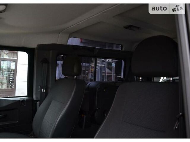 Зелений Ленд Ровер Дефендер, об'ємом двигуна 2.2 л та пробігом 105 тис. км за 45000 $, фото 5 на Automoto.ua