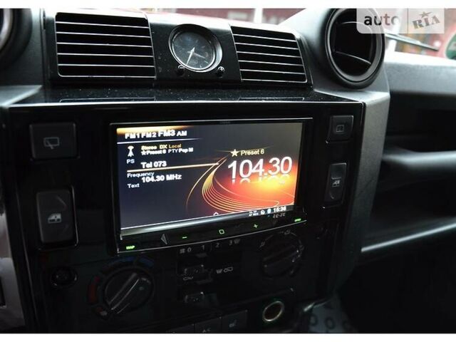 Зелений Ленд Ровер Дефендер, об'ємом двигуна 2.2 л та пробігом 105 тис. км за 45000 $, фото 10 на Automoto.ua