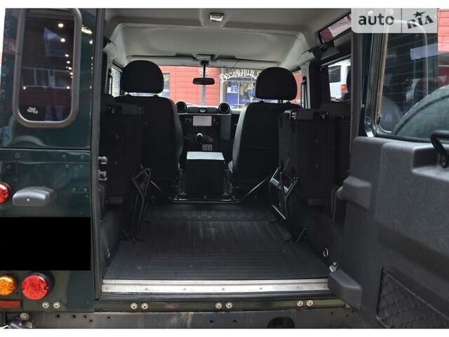 Зелений Ленд Ровер Дефендер, об'ємом двигуна 2.2 л та пробігом 105 тис. км за 45000 $, фото 11 на Automoto.ua