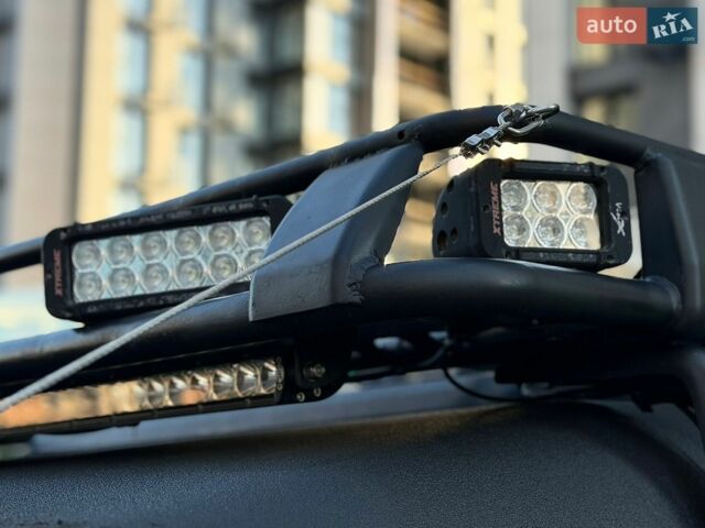 Зелений Ленд Ровер Дефендер, об'ємом двигуна 2.2 л та пробігом 46 тис. км за 60000 $, фото 44 на Automoto.ua