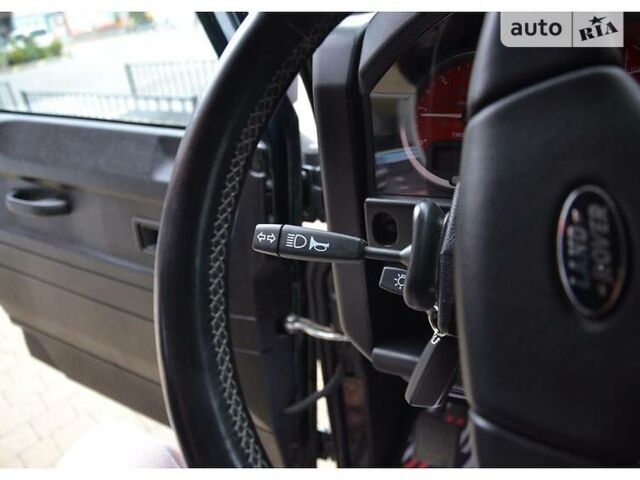 Зелений Ленд Ровер Дефендер, об'ємом двигуна 2.2 л та пробігом 105 тис. км за 45000 $, фото 8 на Automoto.ua