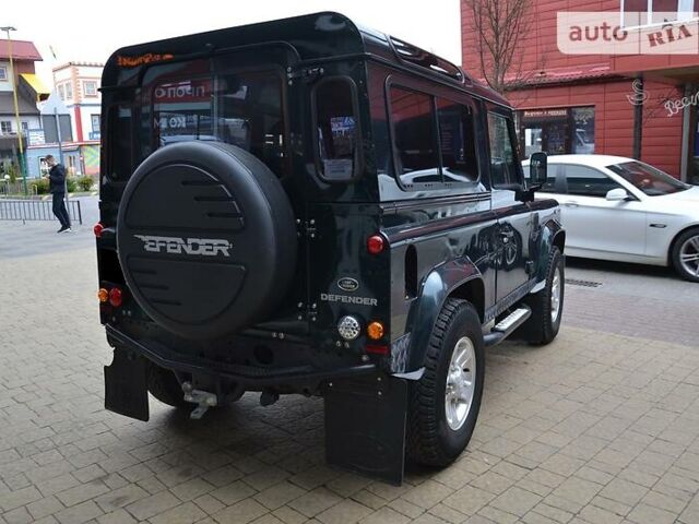 Зелений Ленд Ровер Дефендер, об'ємом двигуна 2.2 л та пробігом 105 тис. км за 45000 $, фото 4 на Automoto.ua