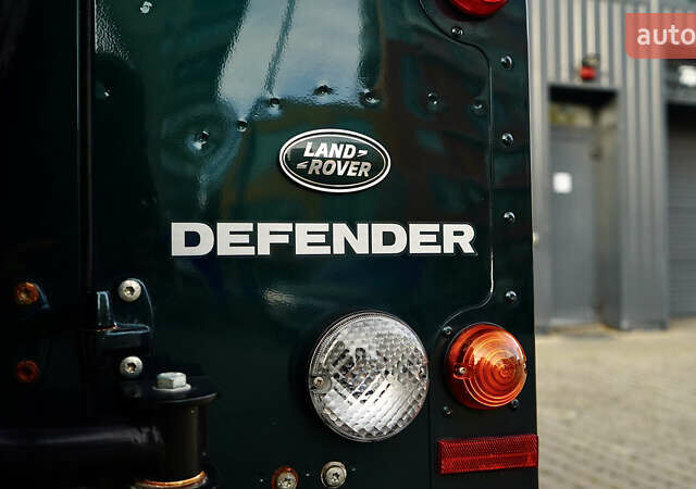 Зелений Ленд Ровер Дефендер, об'ємом двигуна 2.2 л та пробігом 98 тис. км за 87000 $, фото 40 на Automoto.ua