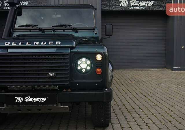 Зелений Ленд Ровер Дефендер, об'ємом двигуна 2.2 л та пробігом 98 тис. км за 87000 $, фото 11 на Automoto.ua