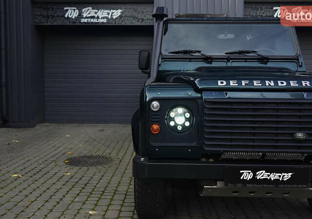 Зелений Ленд Ровер Дефендер, об'ємом двигуна 2.2 л та пробігом 98 тис. км за 87000 $, фото 12 на Automoto.ua