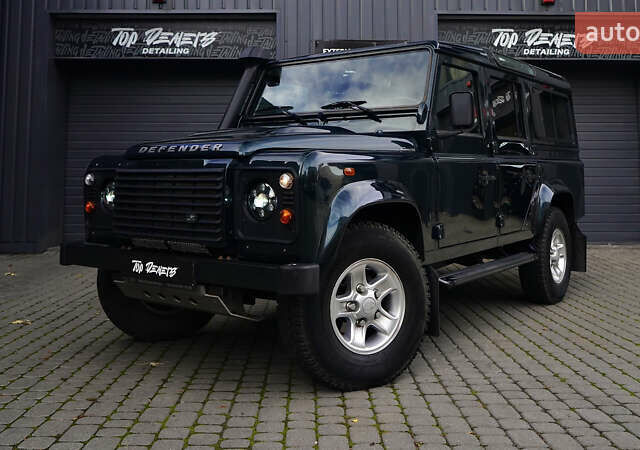 Зелений Ленд Ровер Дефендер, об'ємом двигуна 2.2 л та пробігом 98 тис. км за 87000 $, фото 3 на Automoto.ua