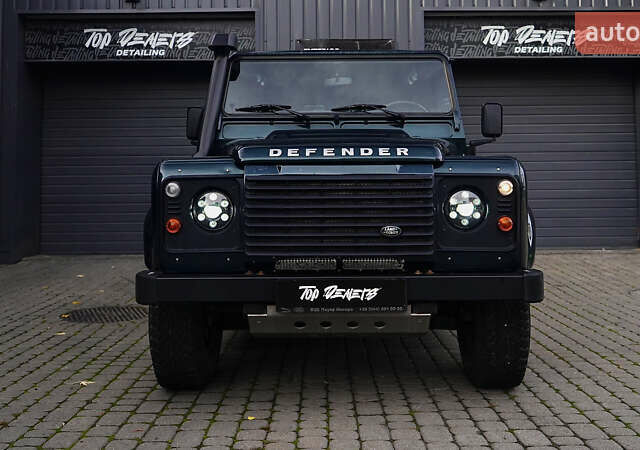 Зелений Ленд Ровер Дефендер, об'ємом двигуна 2.2 л та пробігом 98 тис. км за 87000 $, фото 13 на Automoto.ua