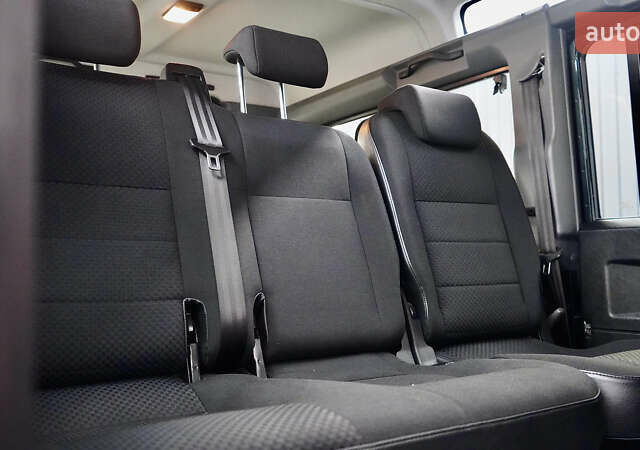 Зелений Ленд Ровер Дефендер, об'ємом двигуна 2.2 л та пробігом 98 тис. км за 87000 $, фото 21 на Automoto.ua