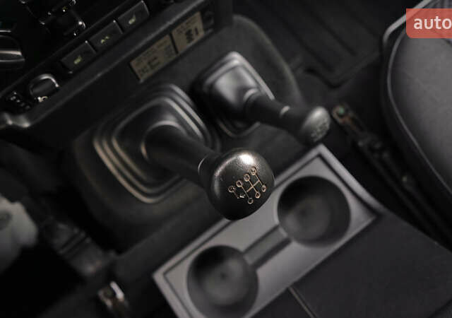 Зелений Ленд Ровер Дефендер, об'ємом двигуна 2.2 л та пробігом 98 тис. км за 87000 $, фото 25 на Automoto.ua