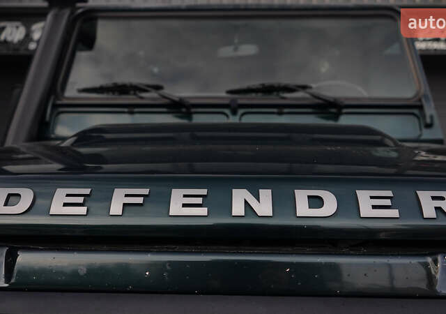 Зелений Ленд Ровер Дефендер, об'ємом двигуна 2.2 л та пробігом 98 тис. км за 87000 $, фото 6 на Automoto.ua