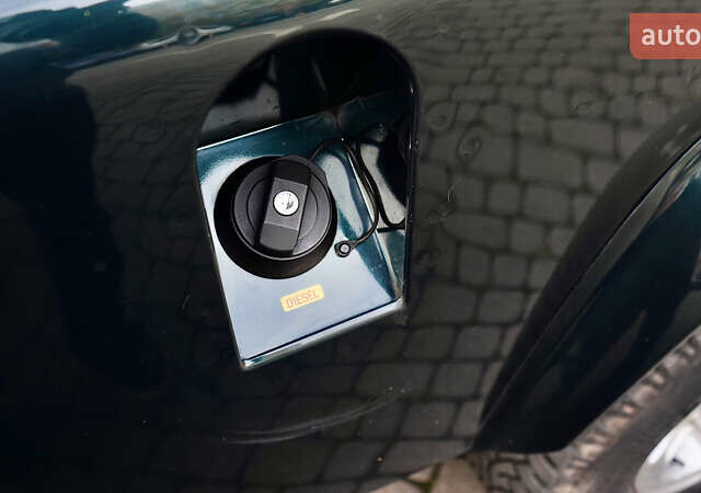 Зелений Ленд Ровер Дефендер, об'ємом двигуна 2.2 л та пробігом 98 тис. км за 87000 $, фото 16 на Automoto.ua