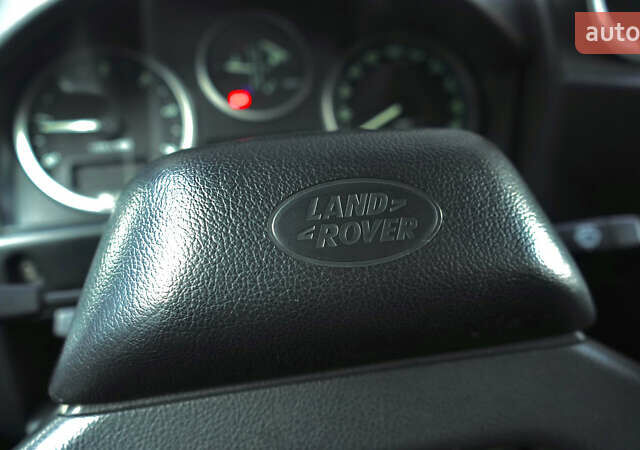 Зелений Ленд Ровер Дефендер, об'ємом двигуна 2.2 л та пробігом 98 тис. км за 87000 $, фото 32 на Automoto.ua