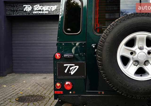 Зелений Ленд Ровер Дефендер, об'ємом двигуна 2.2 л та пробігом 98 тис. км за 87000 $, фото 42 на Automoto.ua