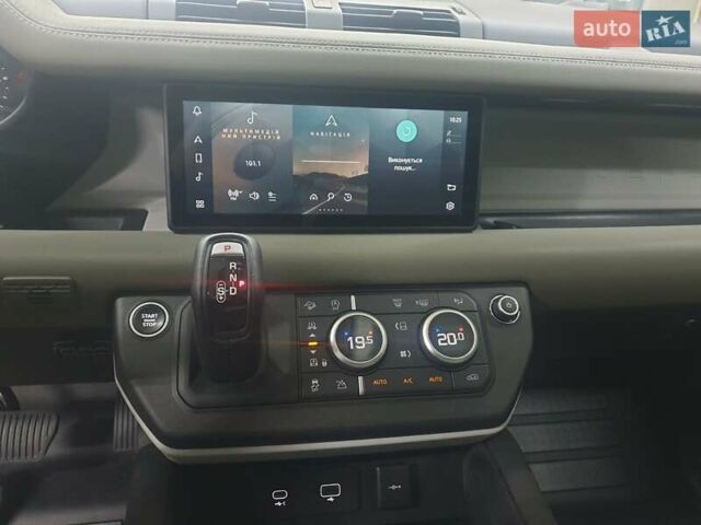 Зелений Ленд Ровер Дефендер, об'ємом двигуна 2 л та пробігом 126 тис. км за 48000 $, фото 7 на Automoto.ua