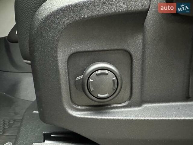 Зеленый Ленд Ровер Дефендер, объемом двигателя 2 л и пробегом 77 тыс. км за 52000 $, фото 66 на Automoto.ua